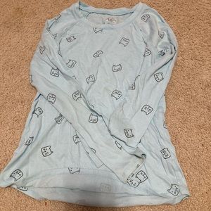 Nice little cozy cat shirt